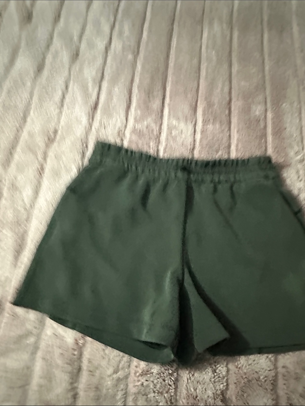 Lululemon Green soft stream softstream Shorts
Size 10